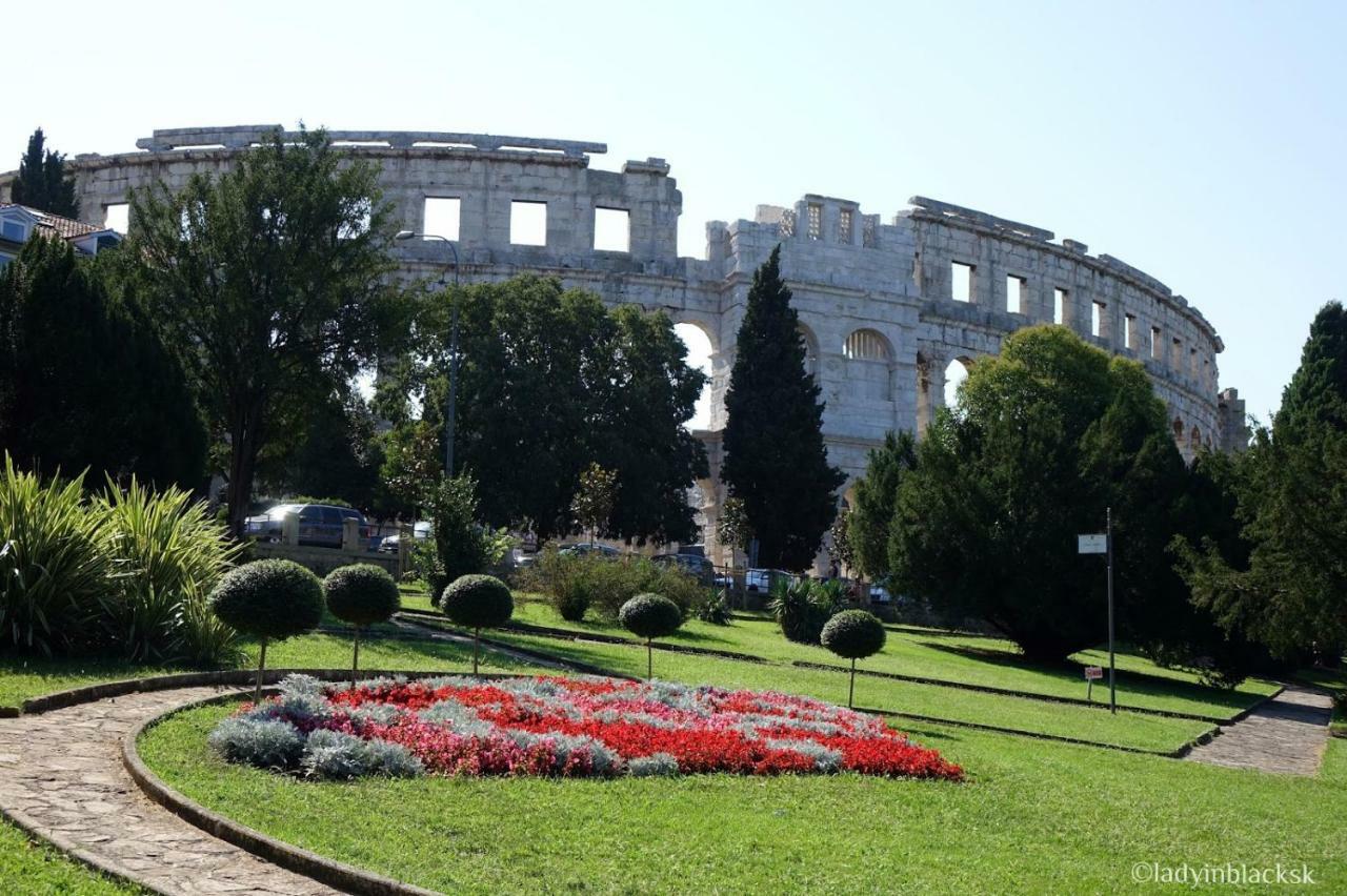 Pietas Iulia Apartment Pula Exterior foto